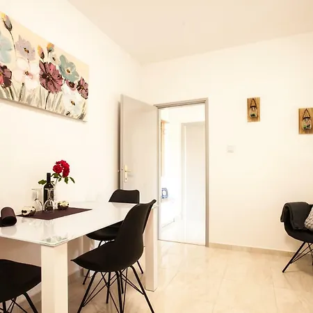 Apartment Aria